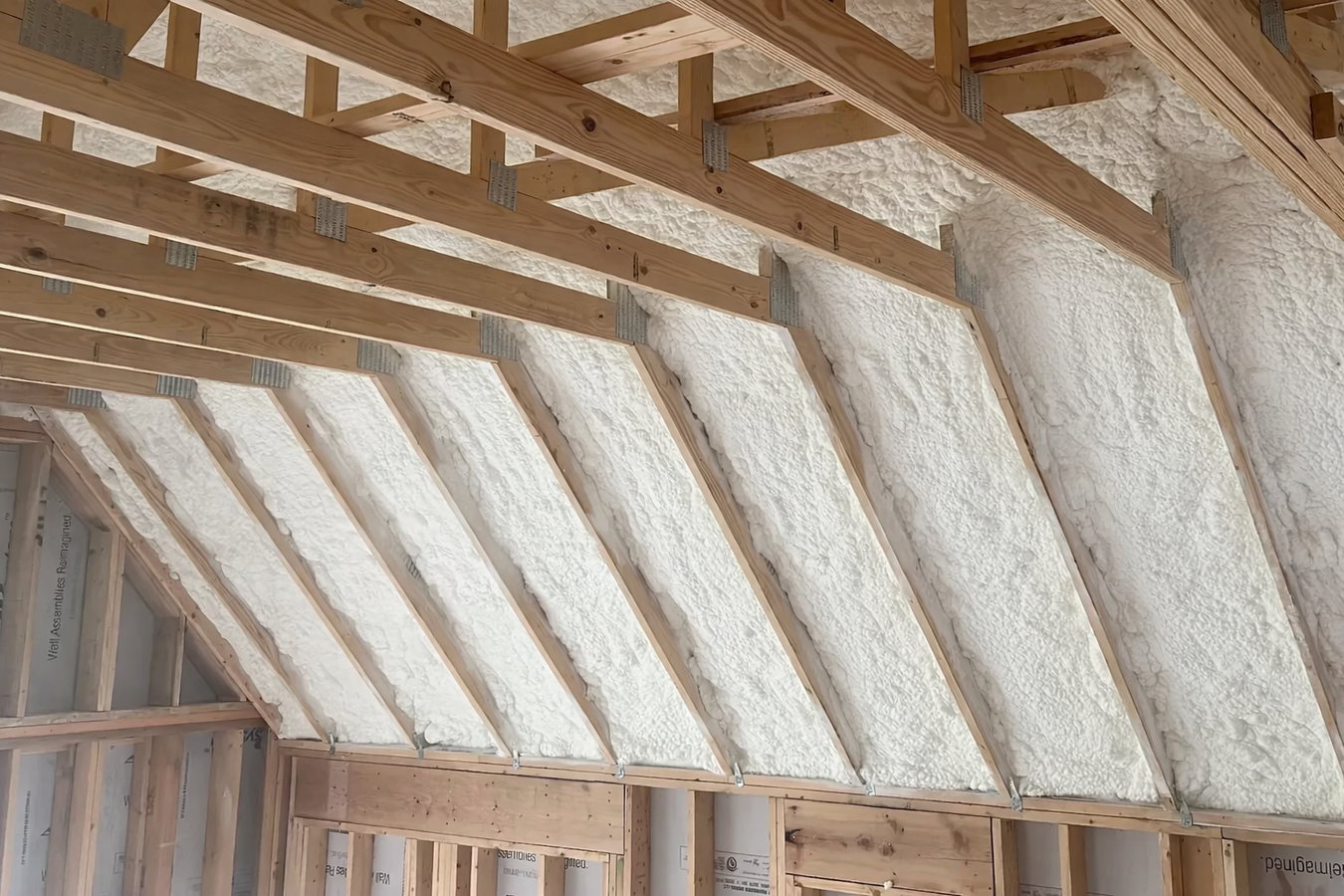 Closed-cell foam insulation